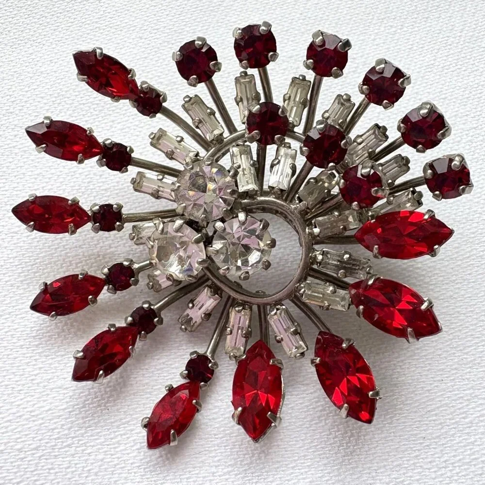 Vintage 1940s Starburst Pinwheel Red & Clear‎ Rhinestone Brooch Pin Jewelry